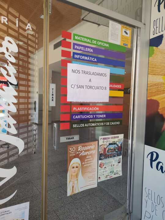 Cartel anunciando el traslado a la calle San Torcuato