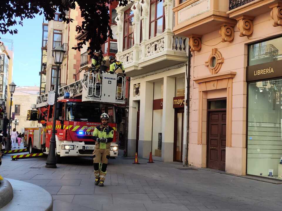 Bomberos actuan de urgencia  en el centro de zamora _2