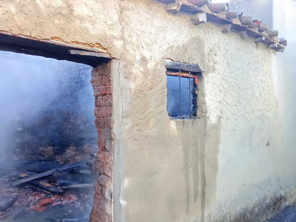 Incendio casa desahbitada Villanázar _4