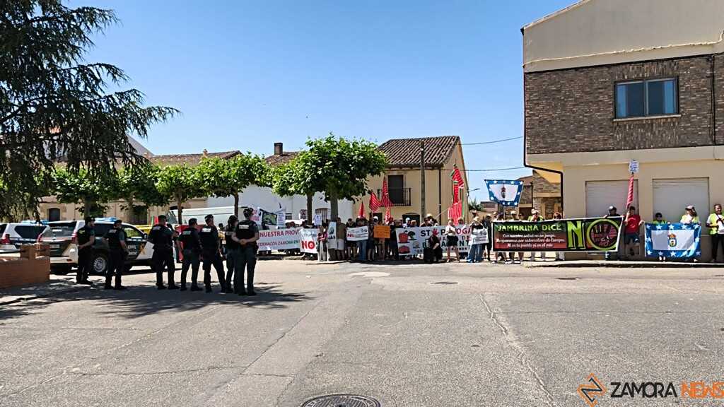 concentración Zamora en Pie en el día de la provincia _7