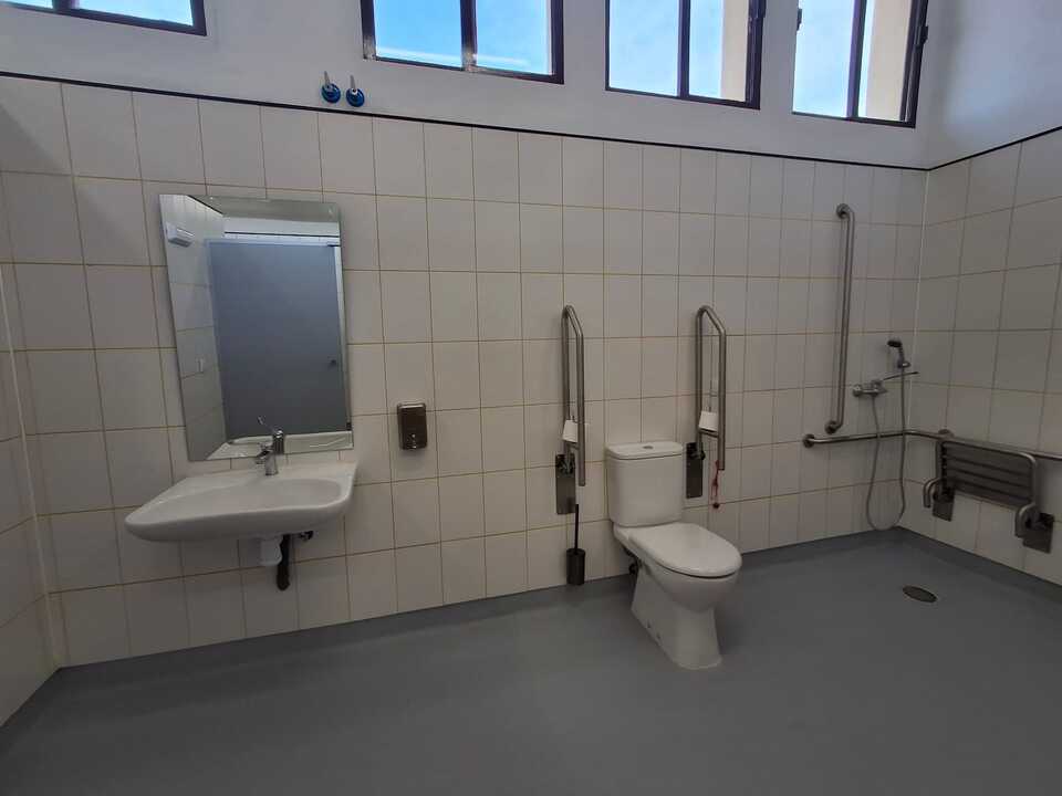 Nuevos vestuarios piscina municipal de Toro _5