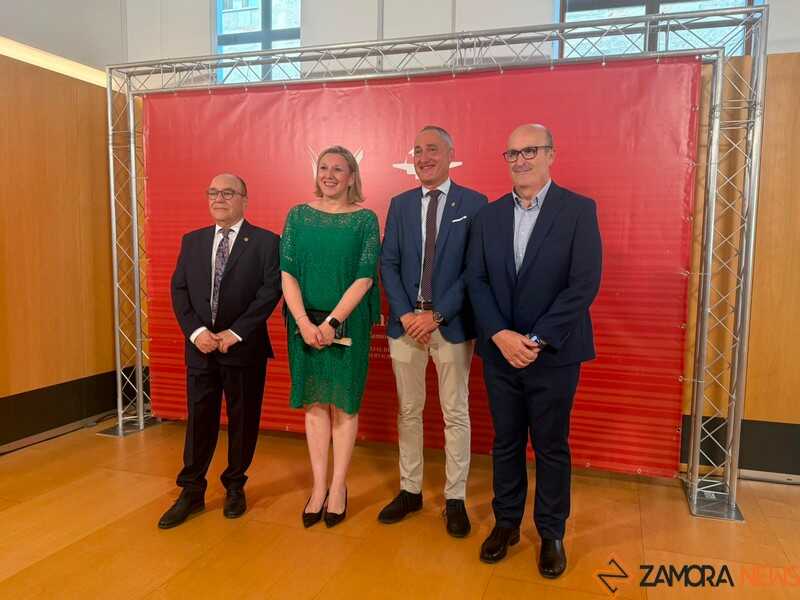 Autoridades en los Premios Vulcano y Mercurio