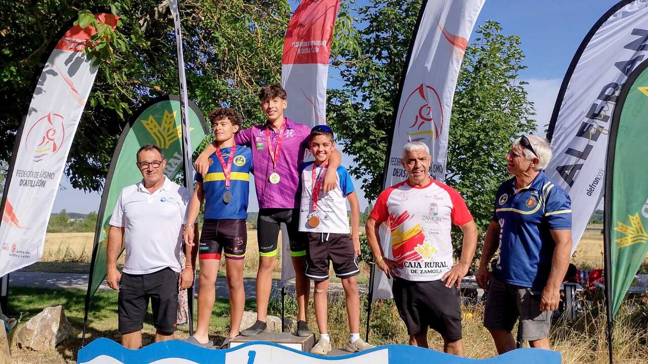 Podium Hector Melgar Club Fluvial Villaralbo 5ª Regata del Campeonato Regional de Edad