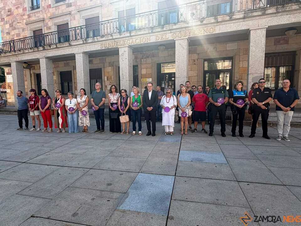 Minuto de silencio Zamora por una víctima de violencia machista _2