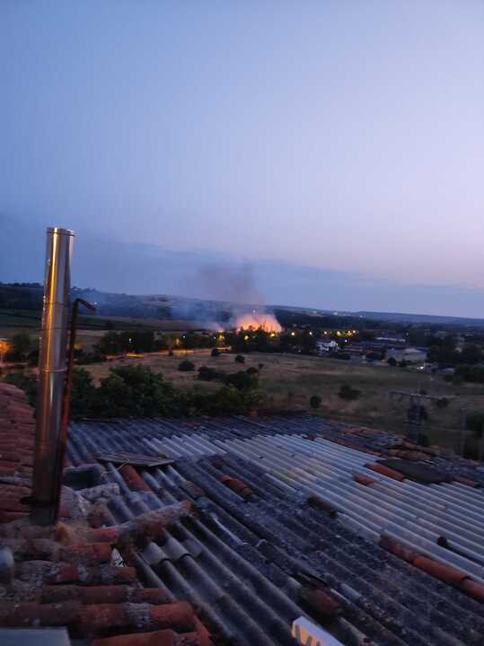 Columna de humo en la carretera de Almaraz