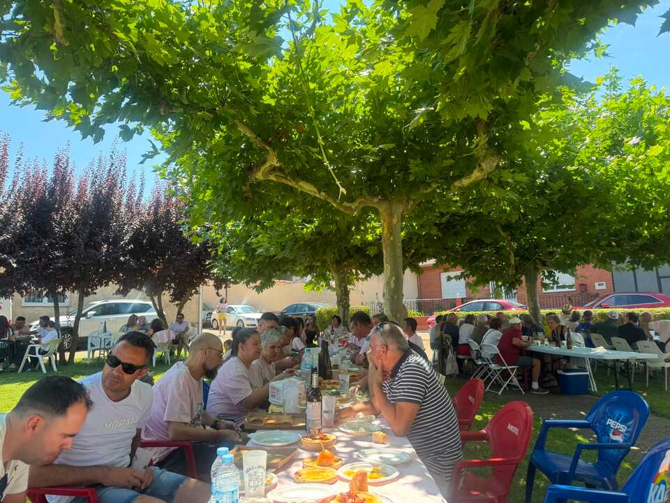 Pozuelo de Vidriales convierte el pulpo en el gran protagonista de una cita que reúne a 300 comensales (2)