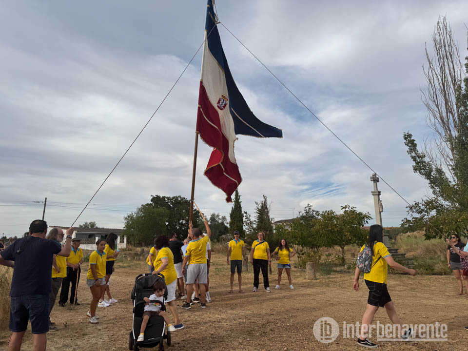 Desfile de pendones en Pobladura del Valle